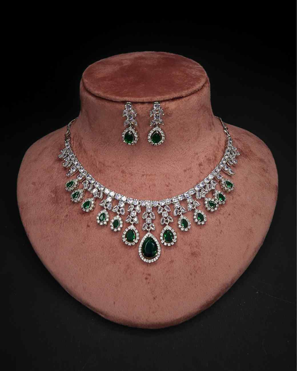 Classic Women’s Necklace with Stone Detail