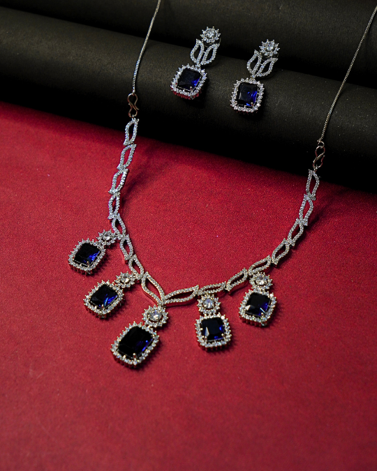 Elegant Women’s Necklace & Earrings Set