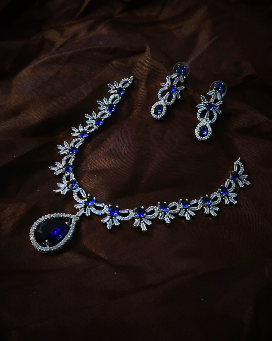 Women’s Necklace Set – Elegant Stone Design