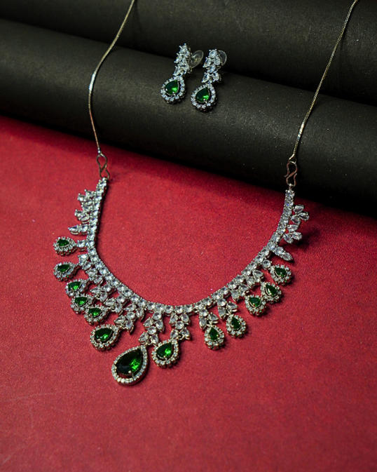 Classic Women’s Necklace with Stone Detail