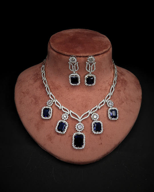 Elegant Women’s Necklace & Earrings Set