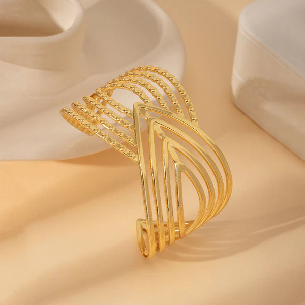 Anti Tarnish Bracelet – Trendy Statement Piece