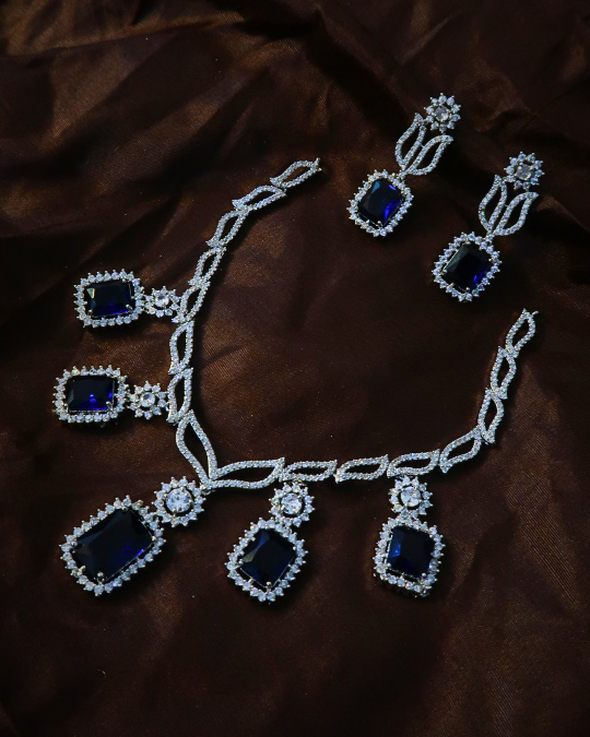 Elegant Women’s Necklace & Earrings Set