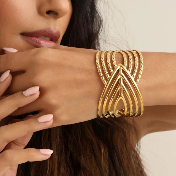 Anti Tarnish Bracelet – Trendy Statement Piece