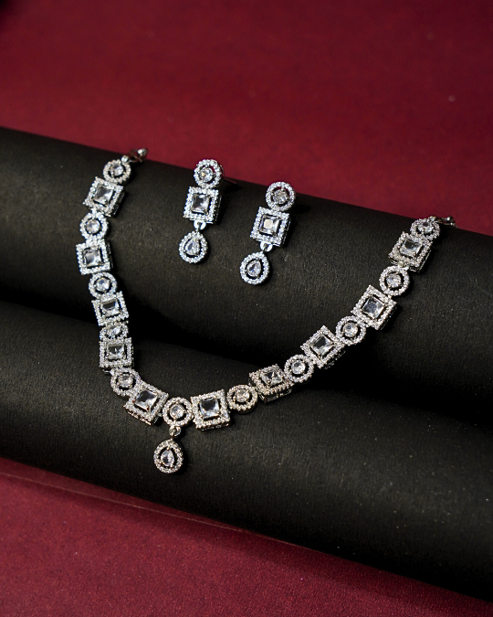 Premium Women’s Necklace Set – American Diamond