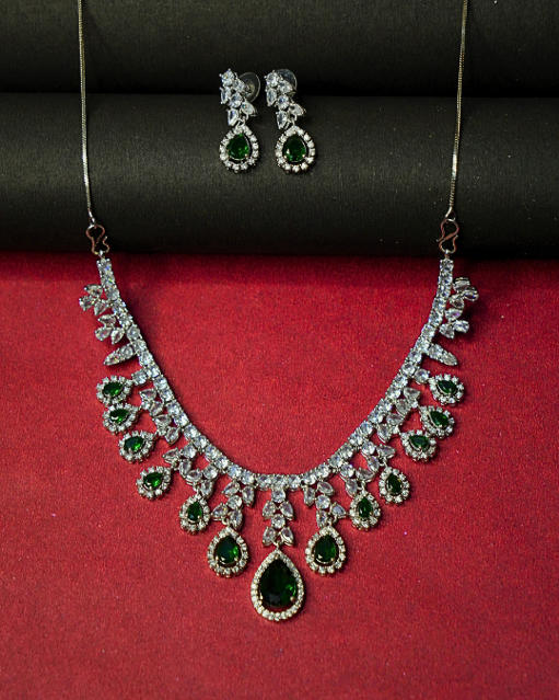 Classic Women’s Necklace with Stone Detail