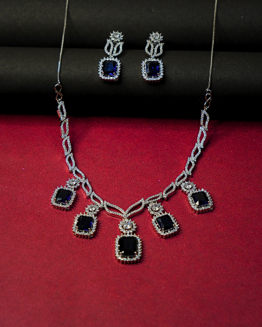Elegant Women’s Necklace & Earrings Set