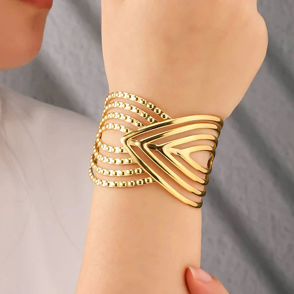 Anti Tarnish Bracelet – Trendy Statement Piece