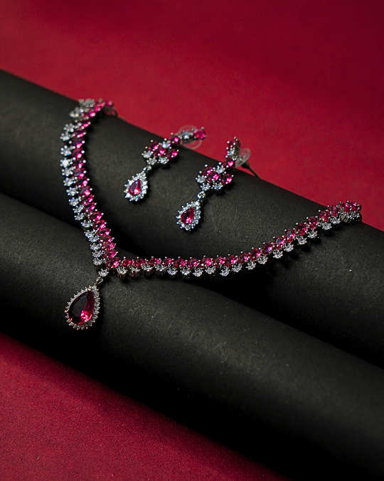 Women’s Jewelry Necklace – Sparkling American Diamond