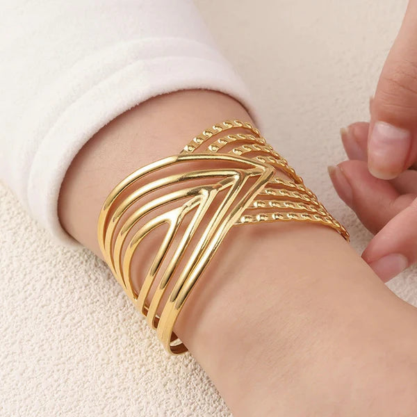 Anti Tarnish Bracelet – Trendy Statement Piece