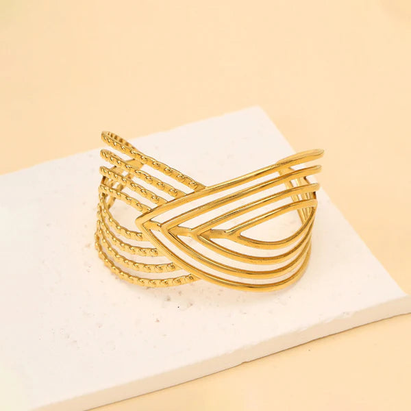 Anti Tarnish Bracelet – Trendy Statement Piece