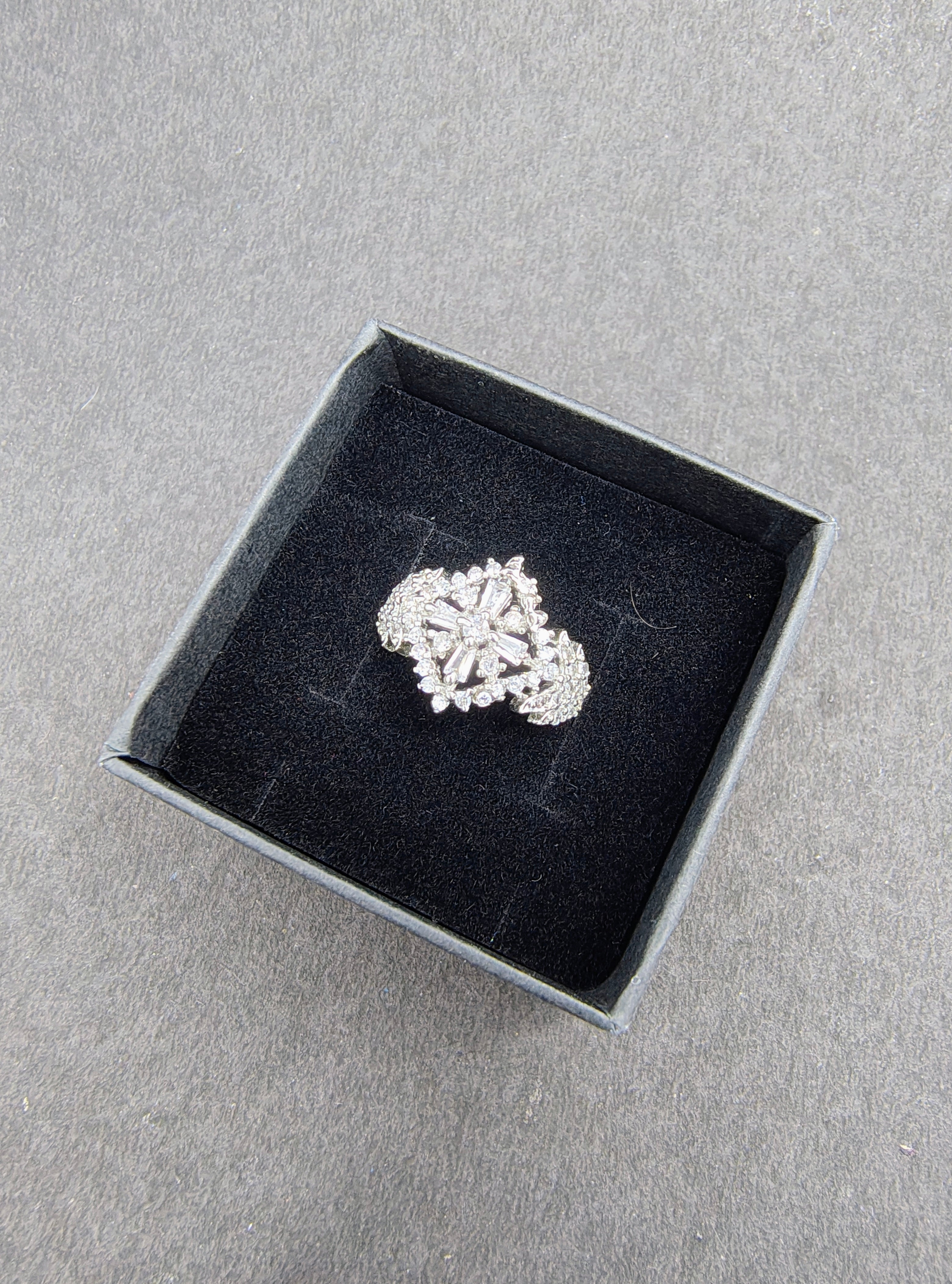 Silver snowflake ring with white stones