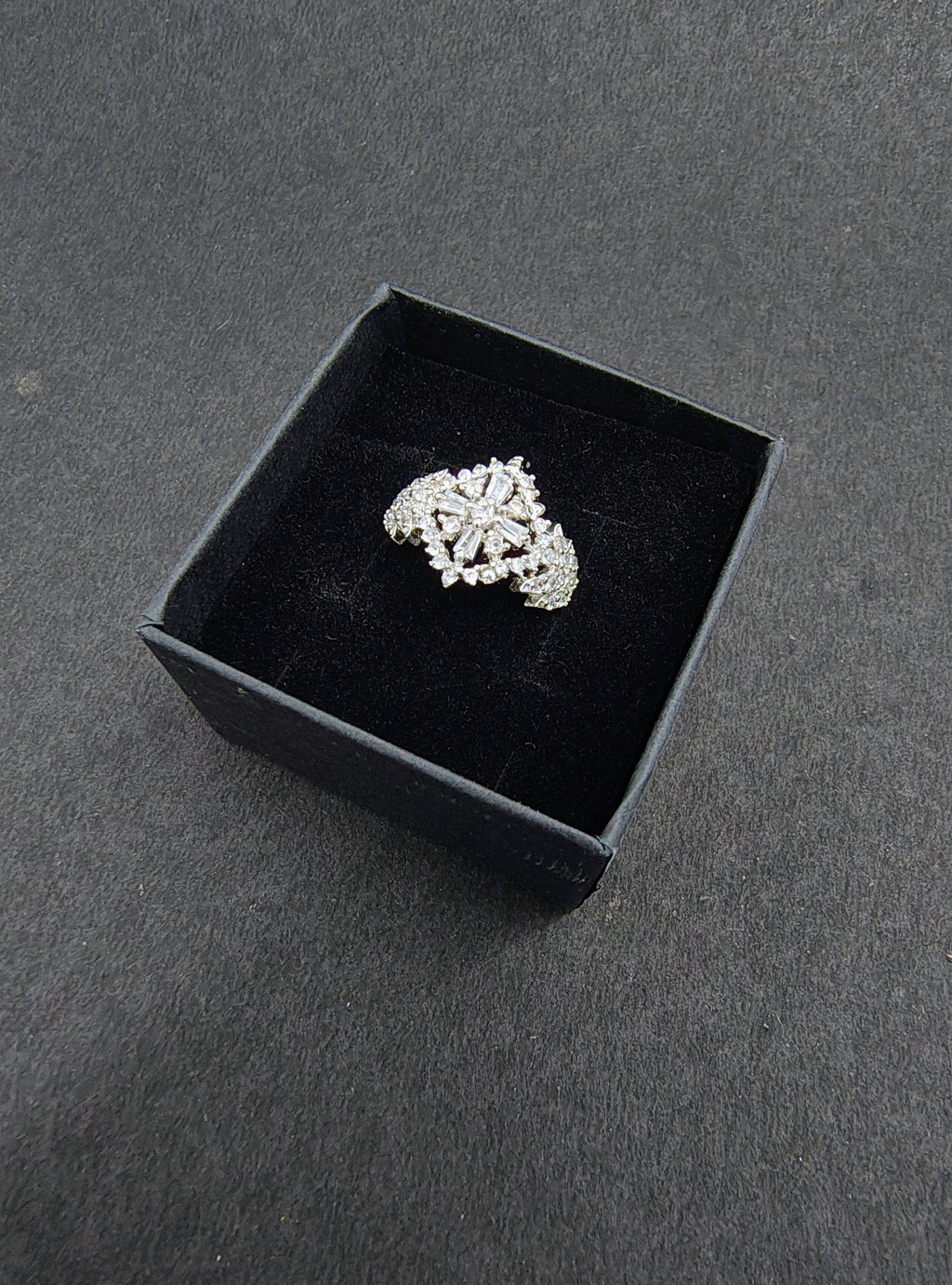 Silver snowflake ring with white stones
